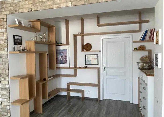 Cozy Next To The Center 公寓 *